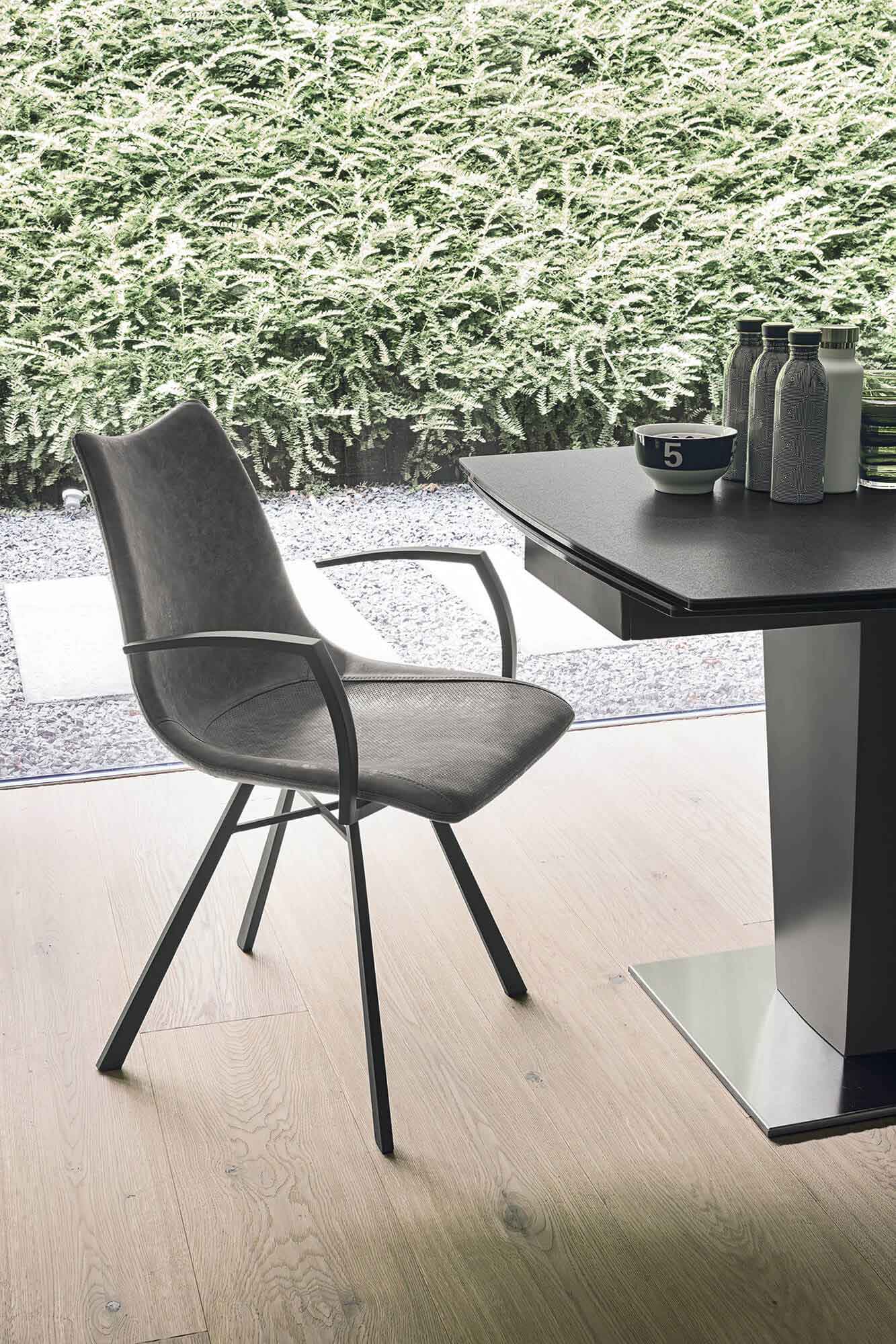 Poltroncina moderna con braccioli Maiorca Target Point